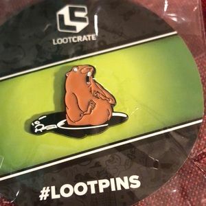 ❤️‍🔥4 for $20 Loot crate pin